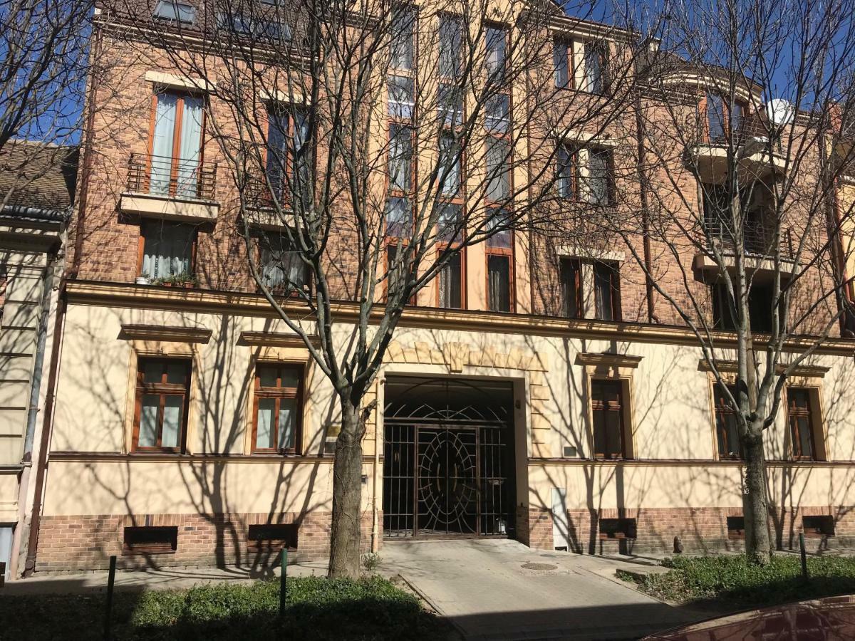 Ik Apartment Debreţin Exterior foto
